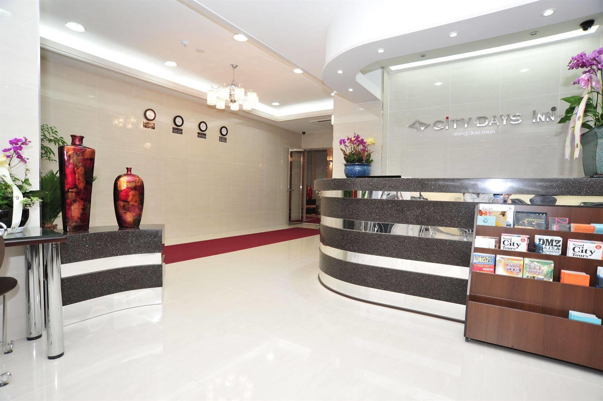 Global Inn Seoul Dongdaemun City Days Inn Екстер'єр фото
