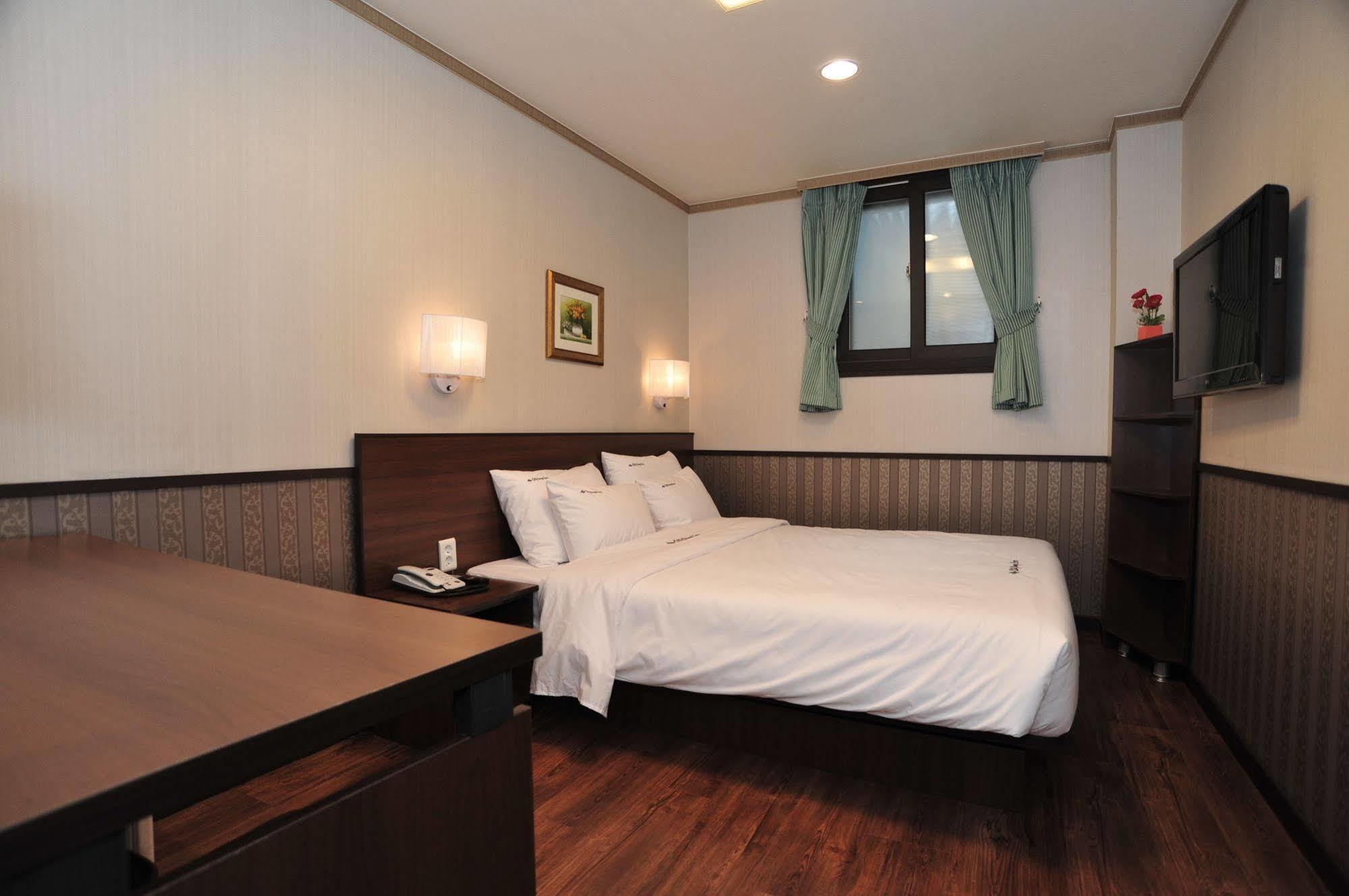 Global Inn Seoul Dongdaemun City Days Inn Екстер'єр фото